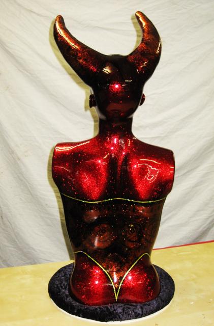 "la chica del infierno"